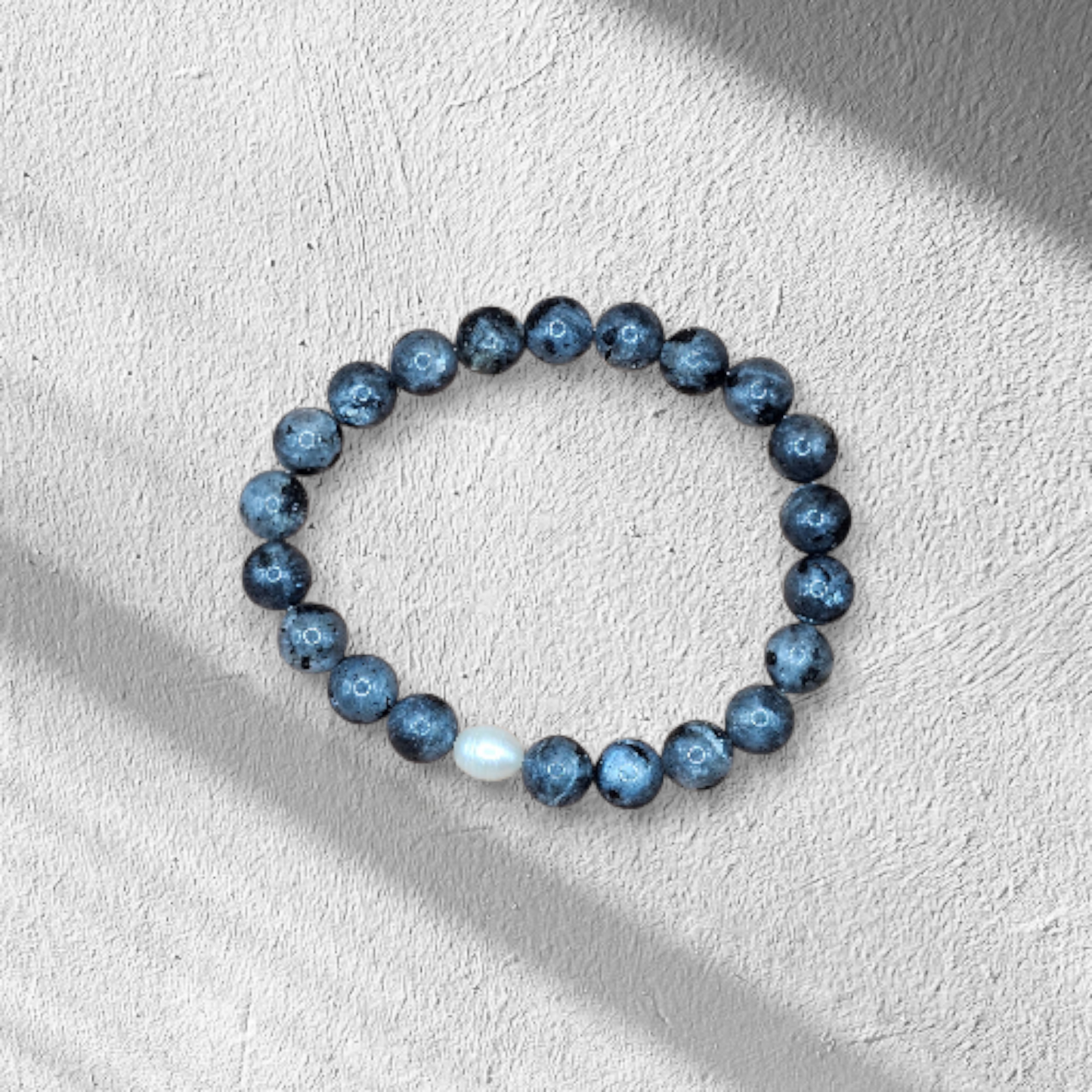 Ombres et Lumière – Spectrolite & Pearl Bracelet